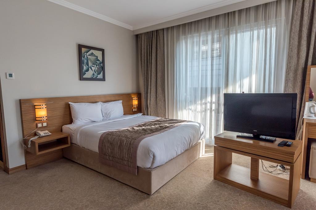 Hotel Almina Park Ντούζτζε Εξωτερικό φωτογραφία