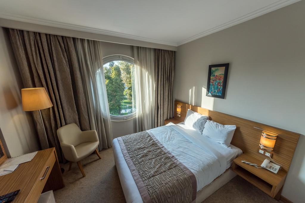 Hotel Almina Park Ντούζτζε Εξωτερικό φωτογραφία